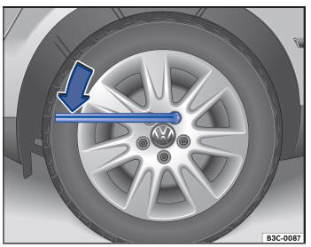 Volkswagen Jetta. Cambio de rueda 