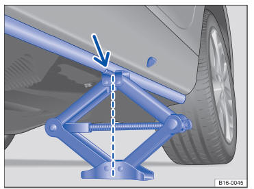 Volkswagen Jetta. Cambio de rueda 